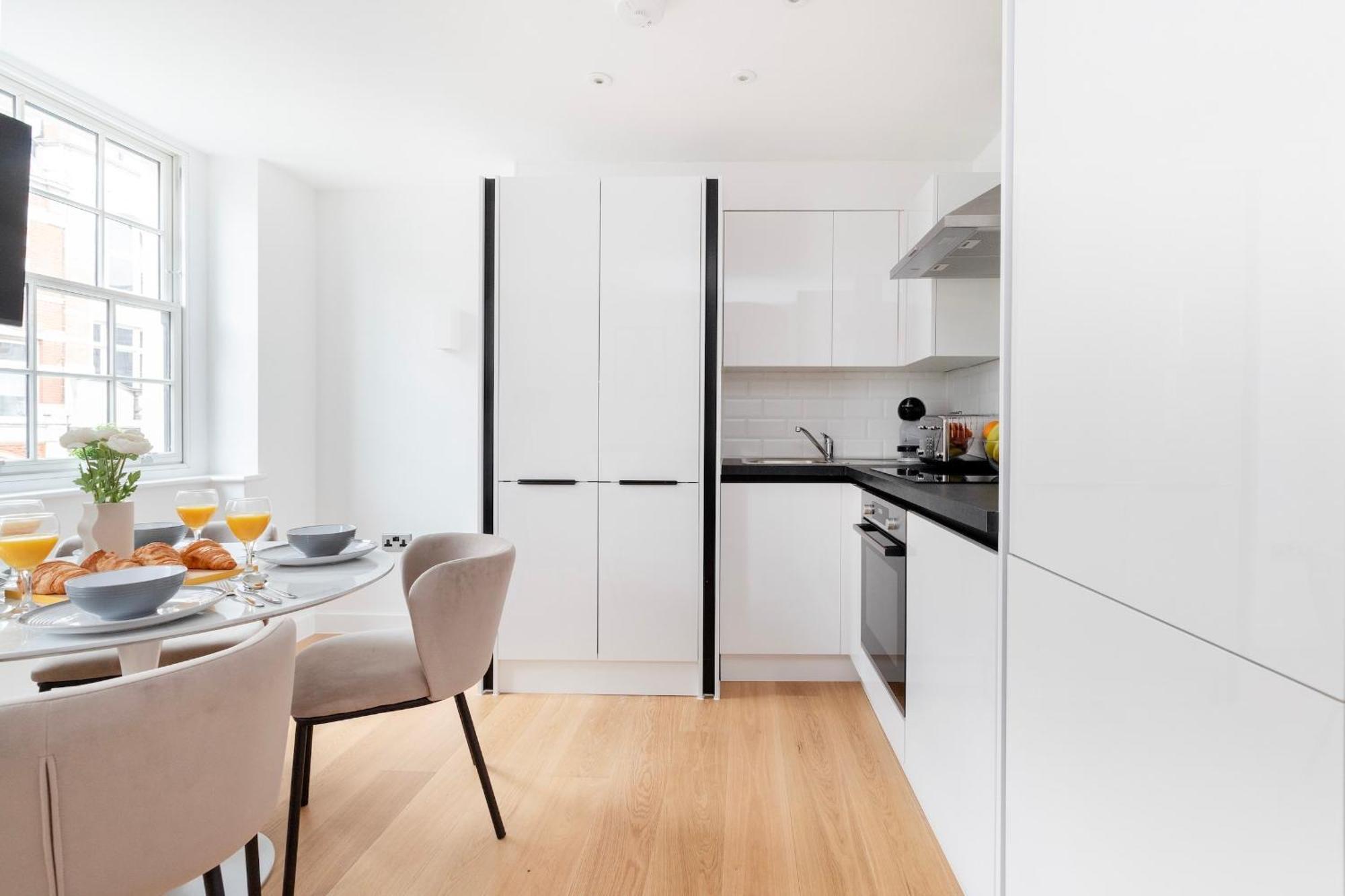 Fitzrovia With Balcony - Cityapartmentstay Лондон Екстер'єр фото